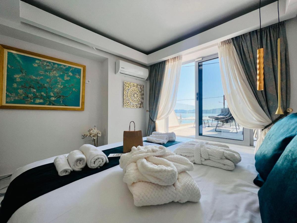 Mare Suites 3 Chrissi Akti Chania Exterior foto