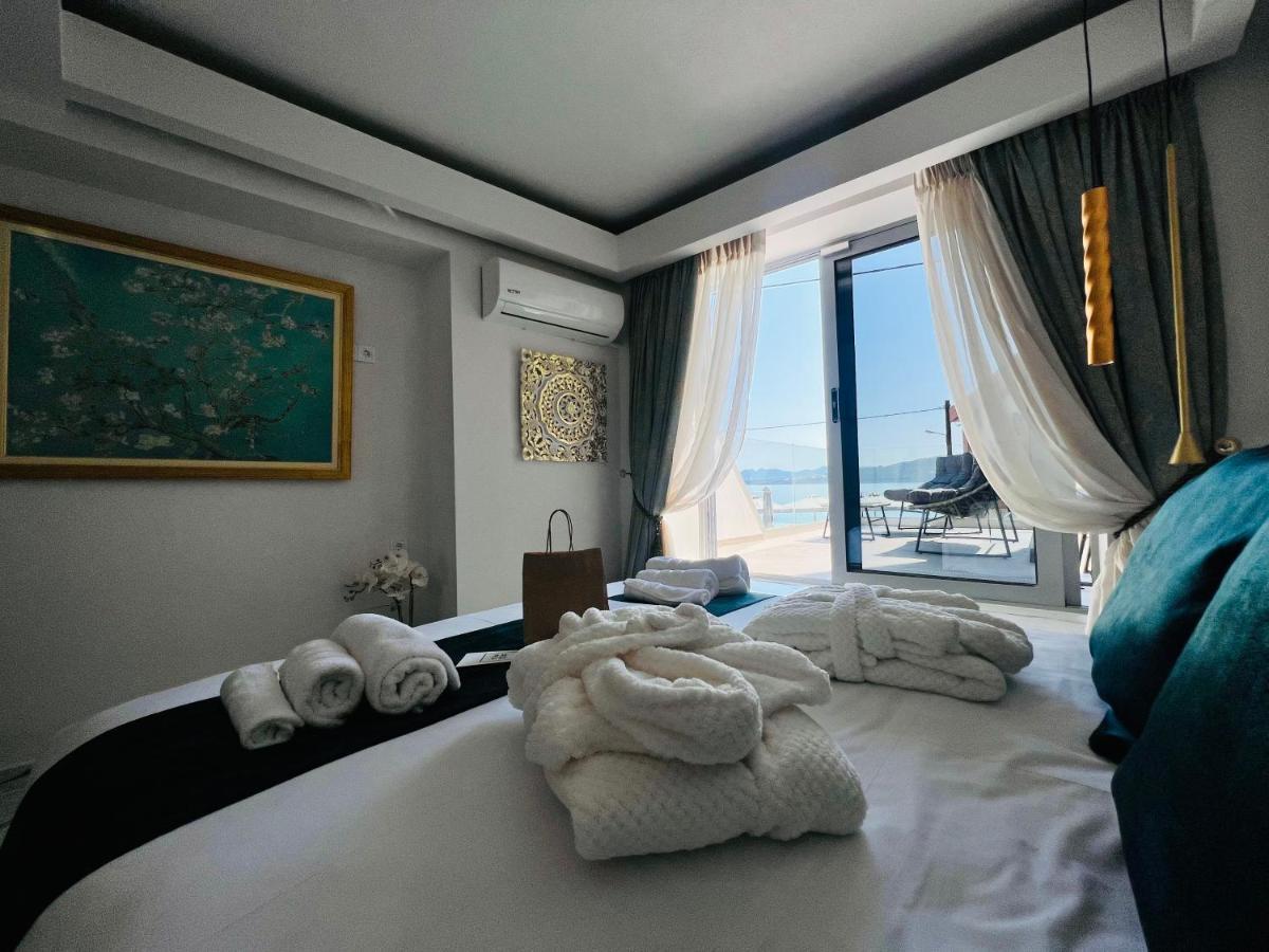 Mare Suites 3 Chrissi Akti Chania Exterior foto
