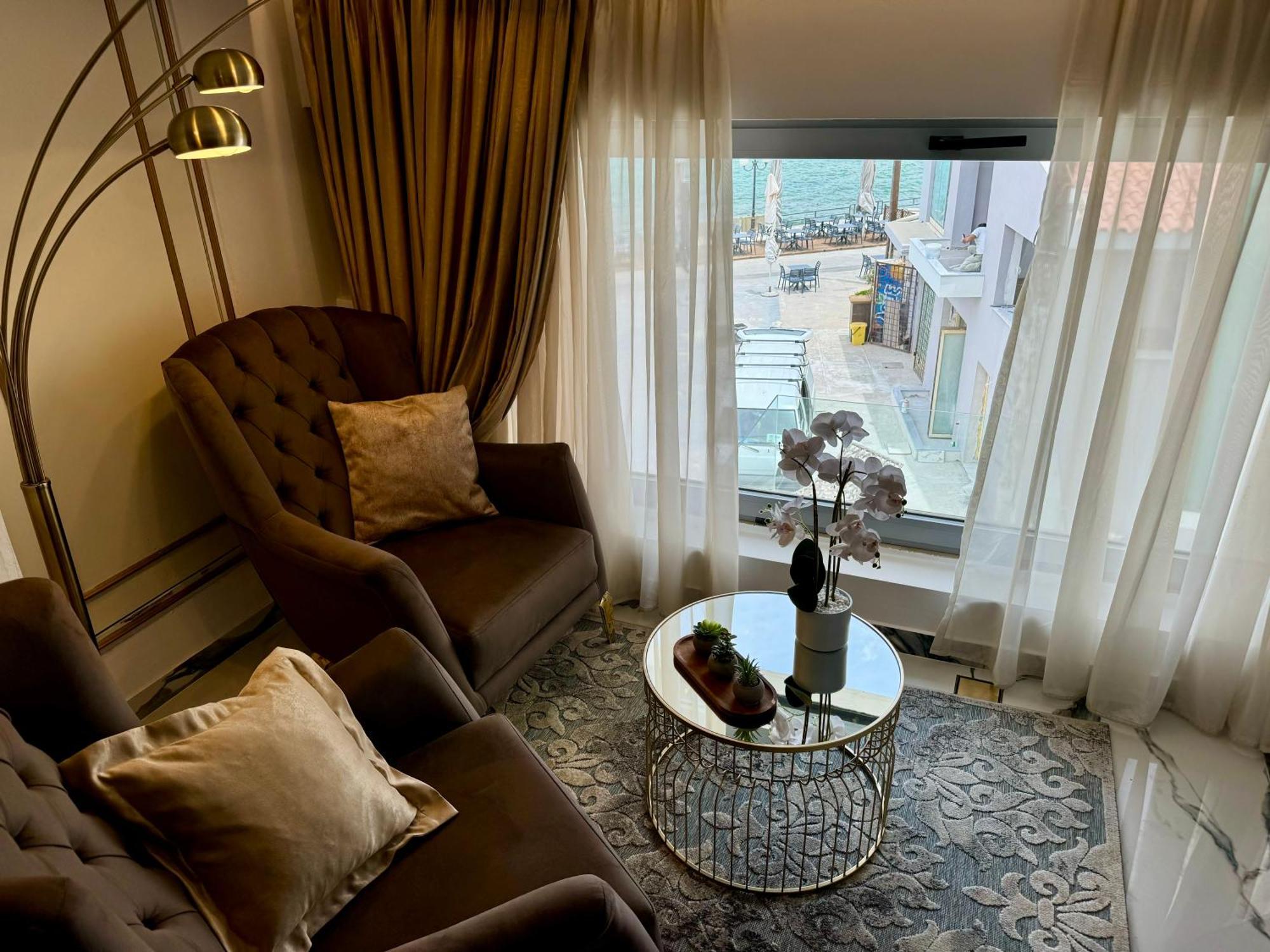 Mare Suites 3 Chrissi Akti Chania Exterior foto